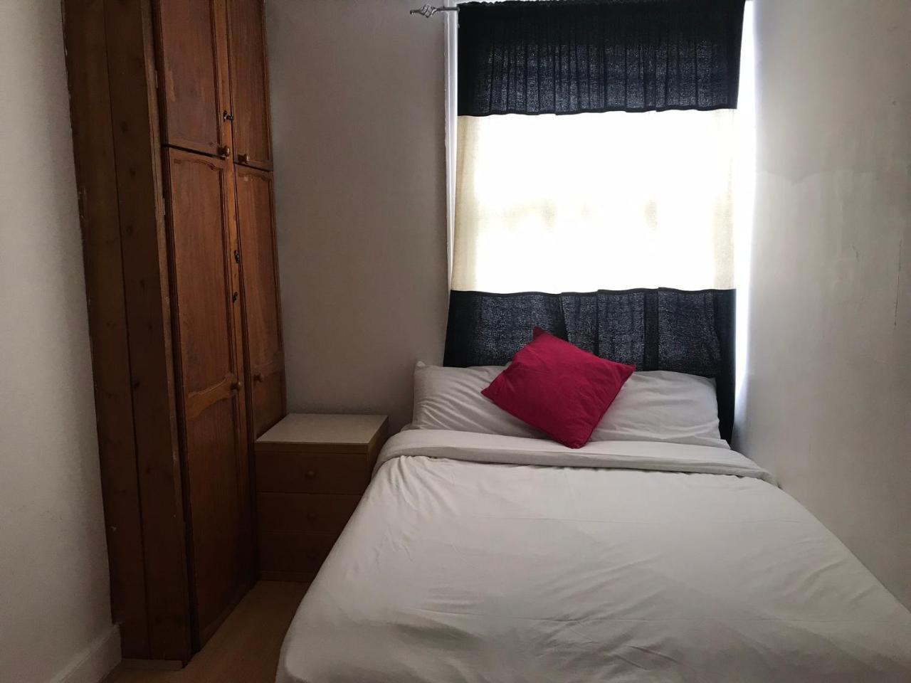 Poplar Guest House Лондон Екстер'єр фото
